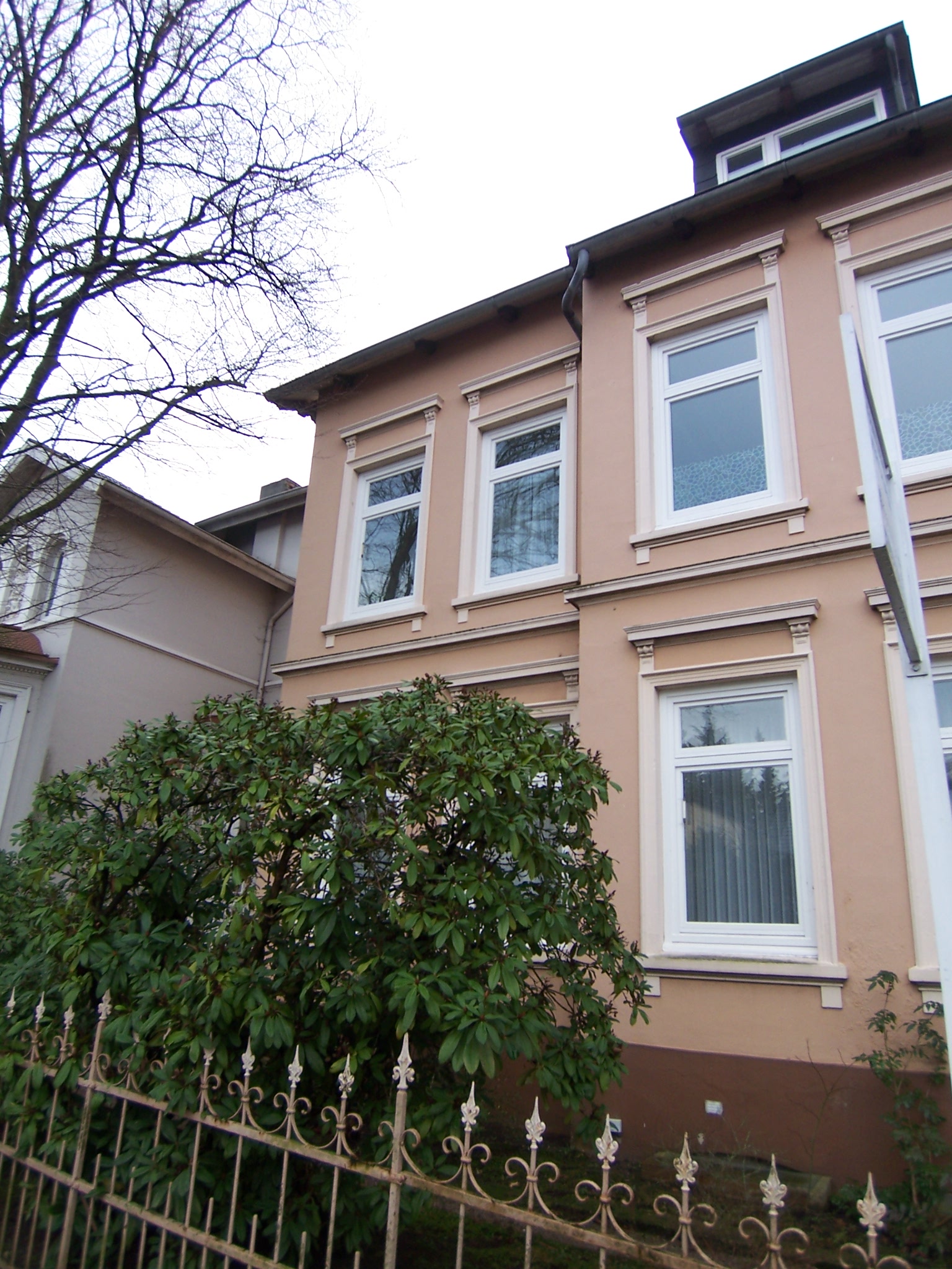 Mehrfamilienhaus vor dem Umbau